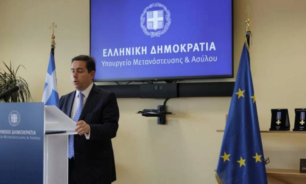 Νότης Μηταράκης: Aπένειμε Διαμνημόνευση Μεταναστευτικής Αρωγής Β’ τάξης